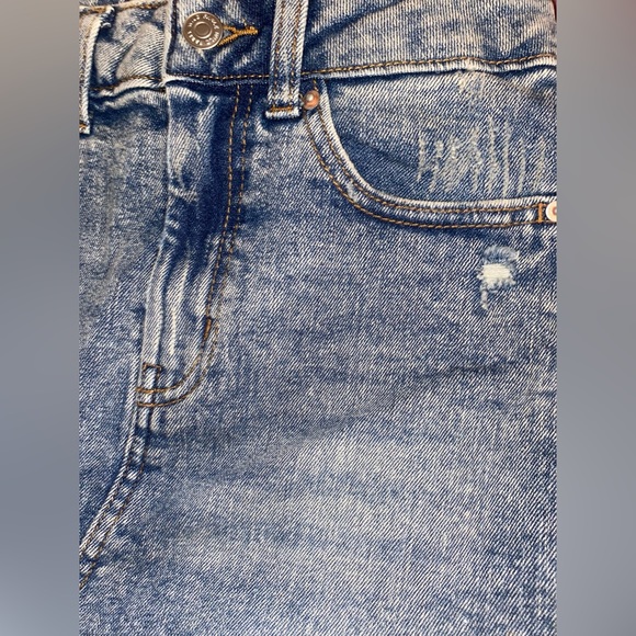 wild fable Women’s Vintage High Waist Distressed Denim Mini Skirt Raw Hem NEW - Picture 2 of 5